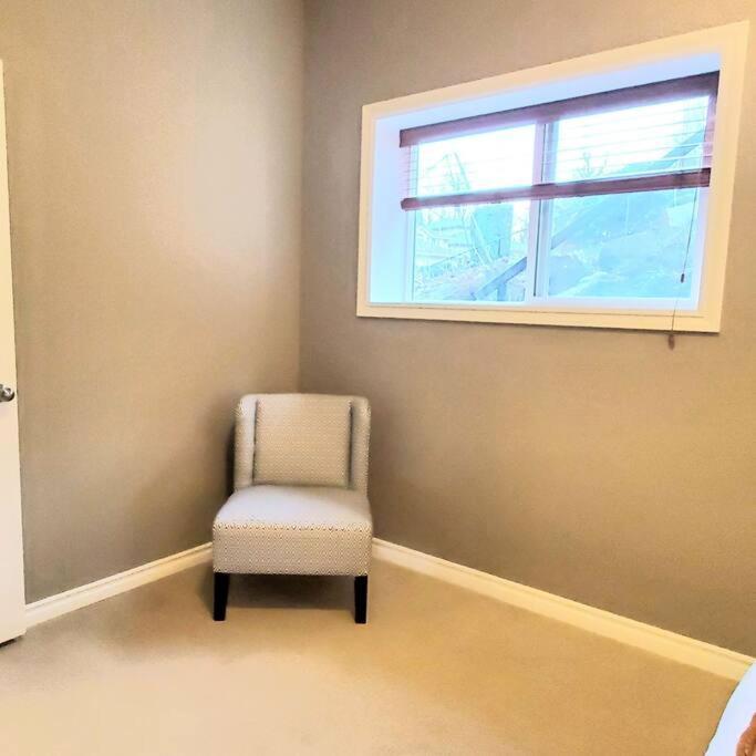 Private 2 Bedrooms Suite Near Hwy 1, Cultus Lake, Heritage Park, Fishing, Coliseum Chilliwack Esterno foto