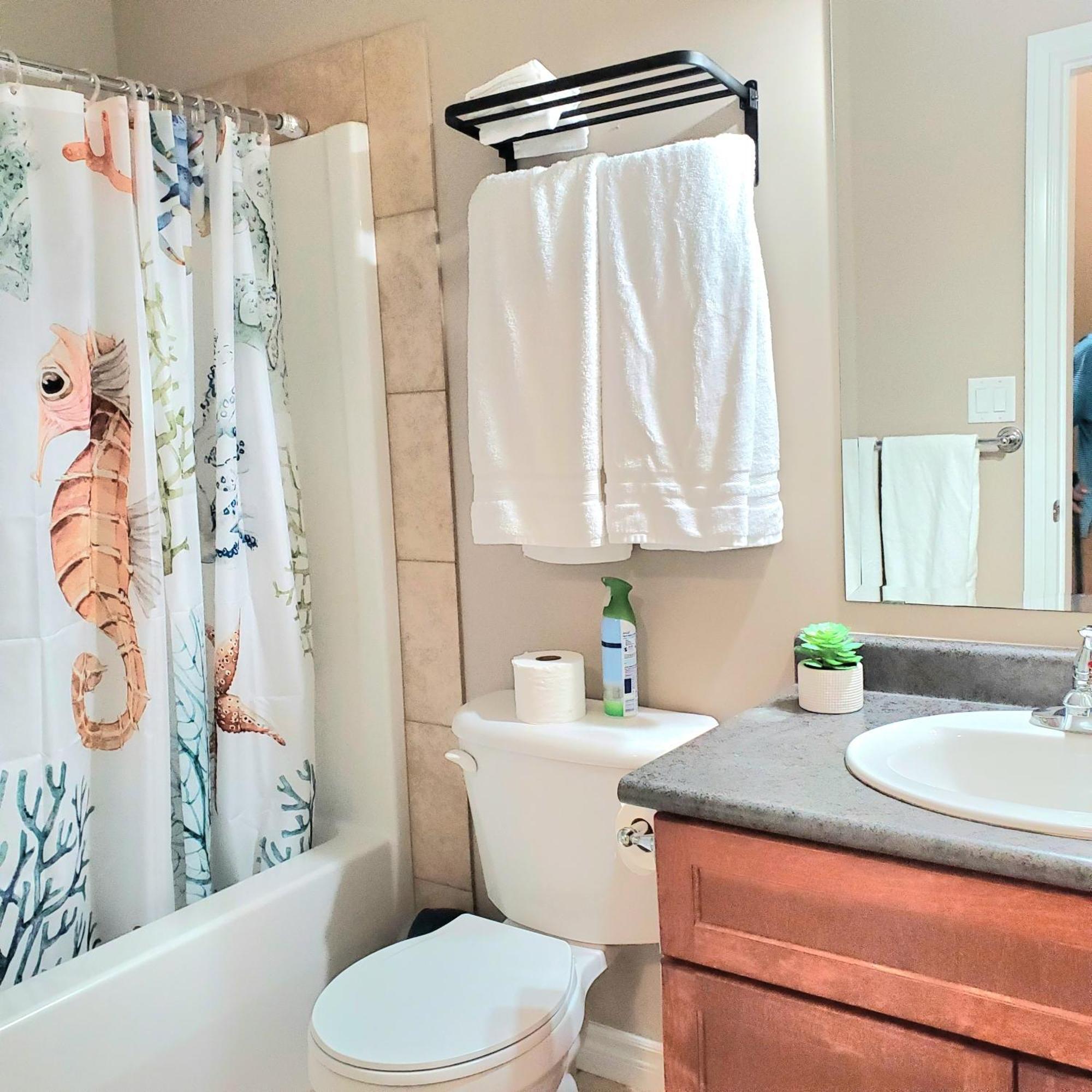 Private 2 Bedrooms Suite Near Hwy 1, Cultus Lake, Heritage Park, Fishing, Coliseum Chilliwack Esterno foto